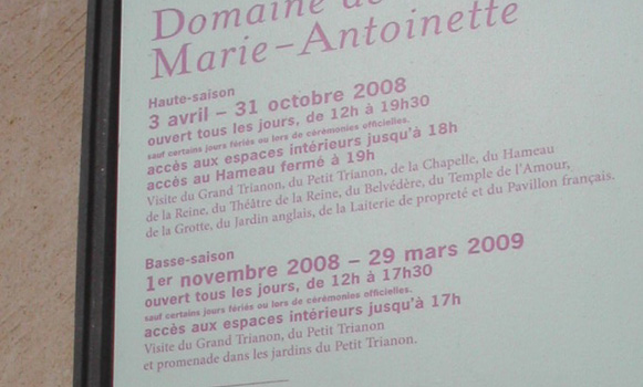 <h6>Panneau à l'entrée du Domaine de Marie-Antoinette | 04.11.08</h6>